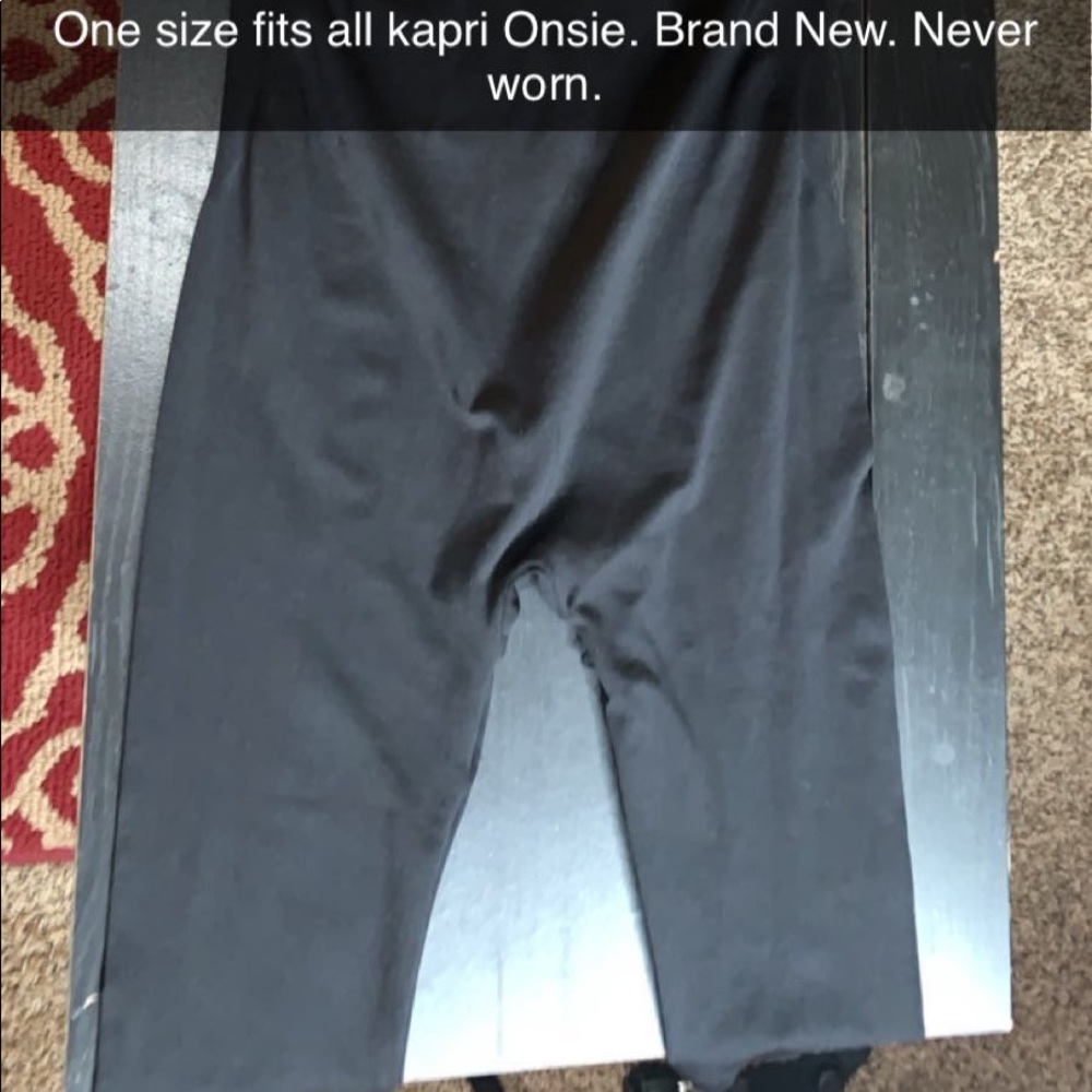 Black onsie ( sleeveless/ kapris)